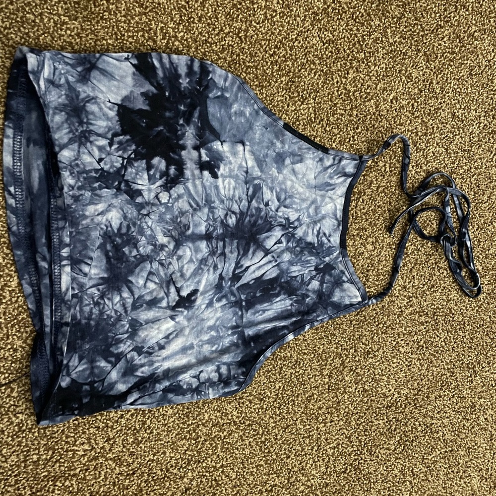 Tops - Picture 2 of 16